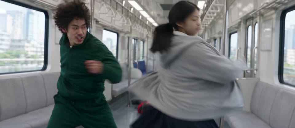 세 번째 초안 — 덕킹 뒤 뒤돌려차기